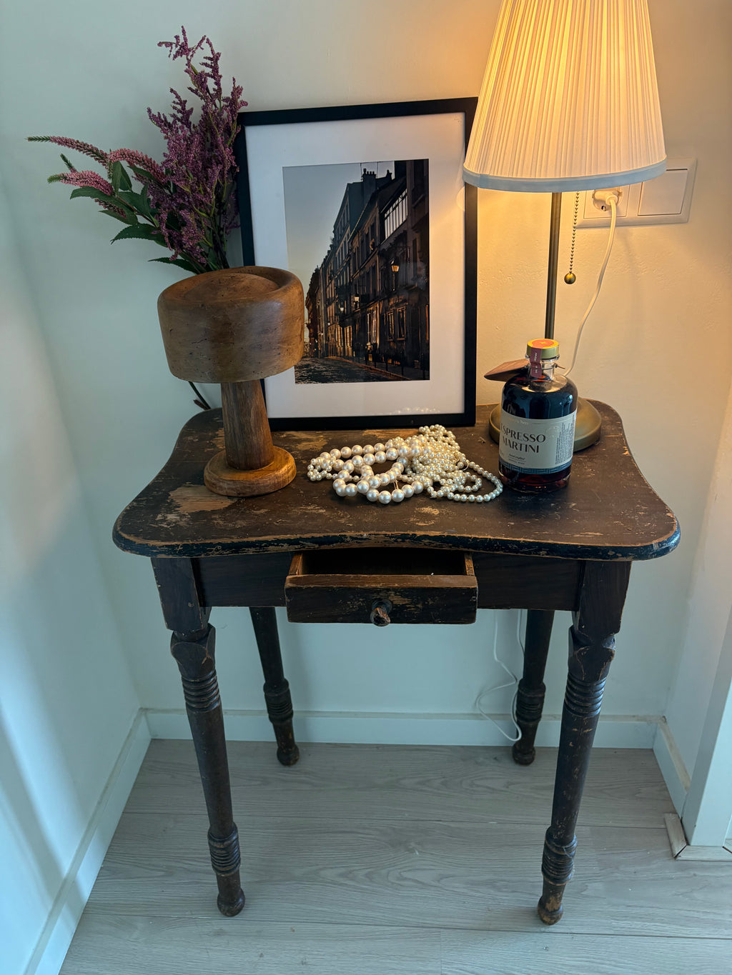 antieke houten sidetable met lade