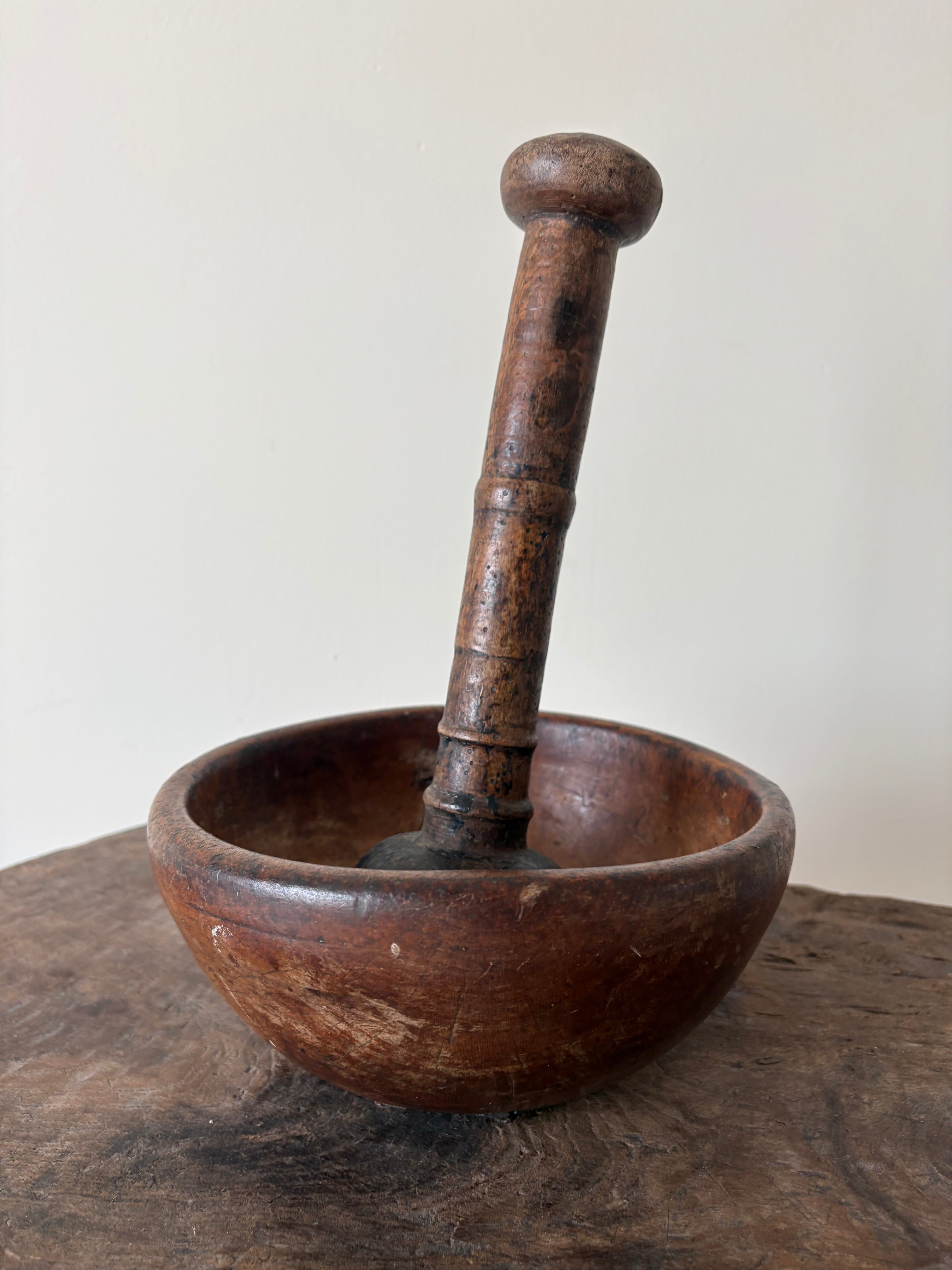 Antieke grote houten vijzel set