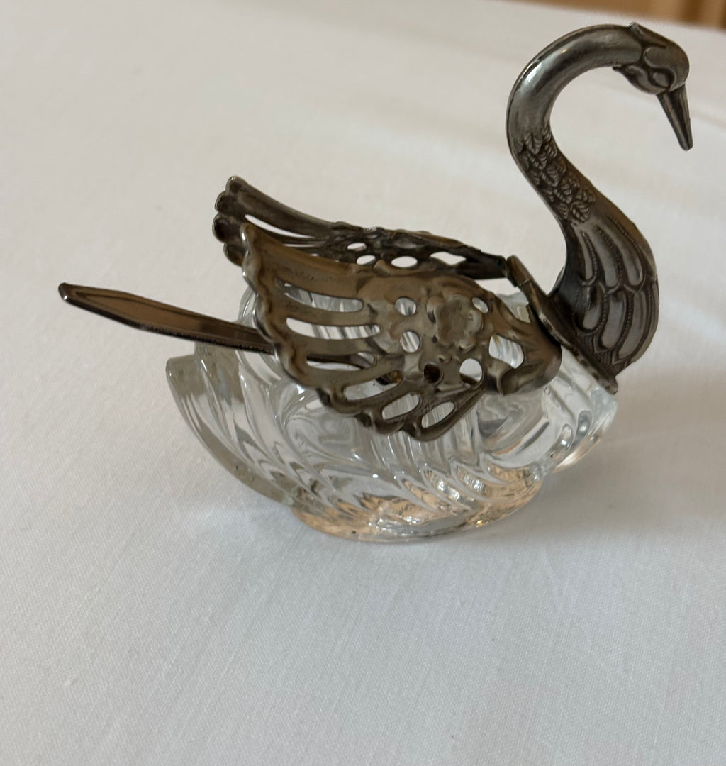 Prachtige zwanen zoutvaatjes met metalen vleugels