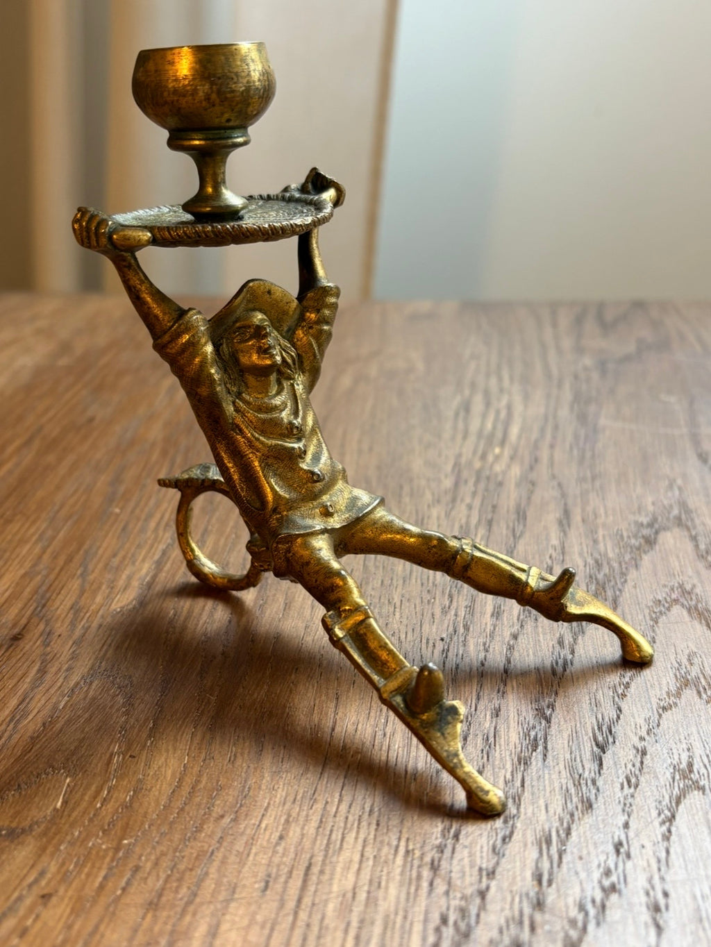 Antieke acrobaat kandelaar