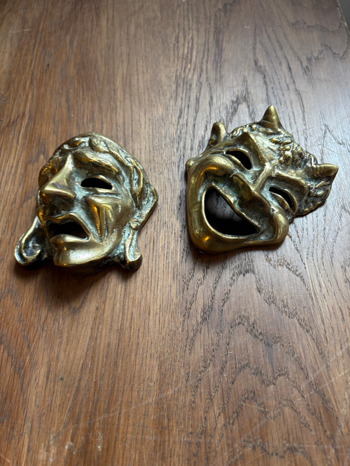 Bronzen theater maskers
