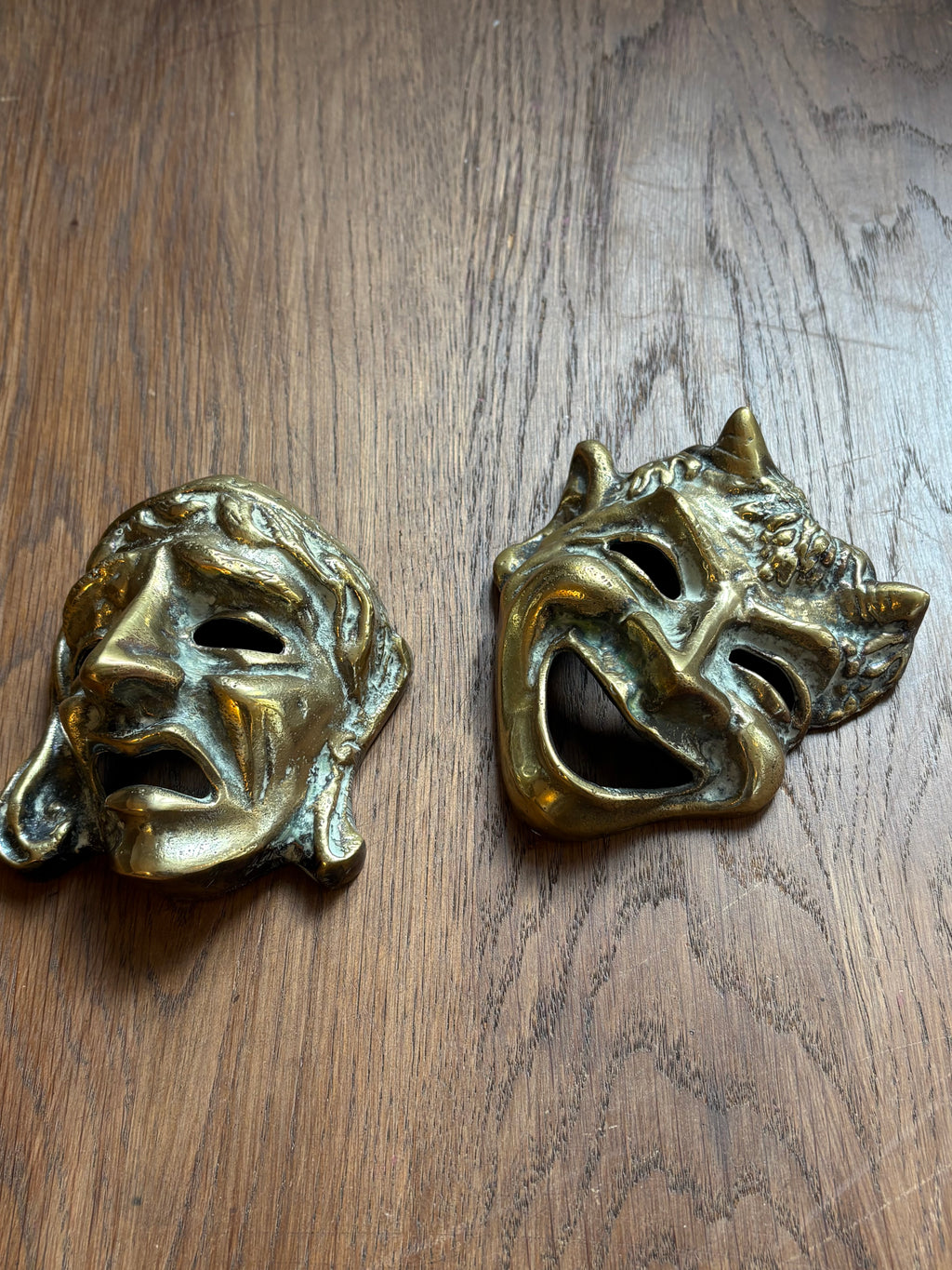 Bronzen theater maskers