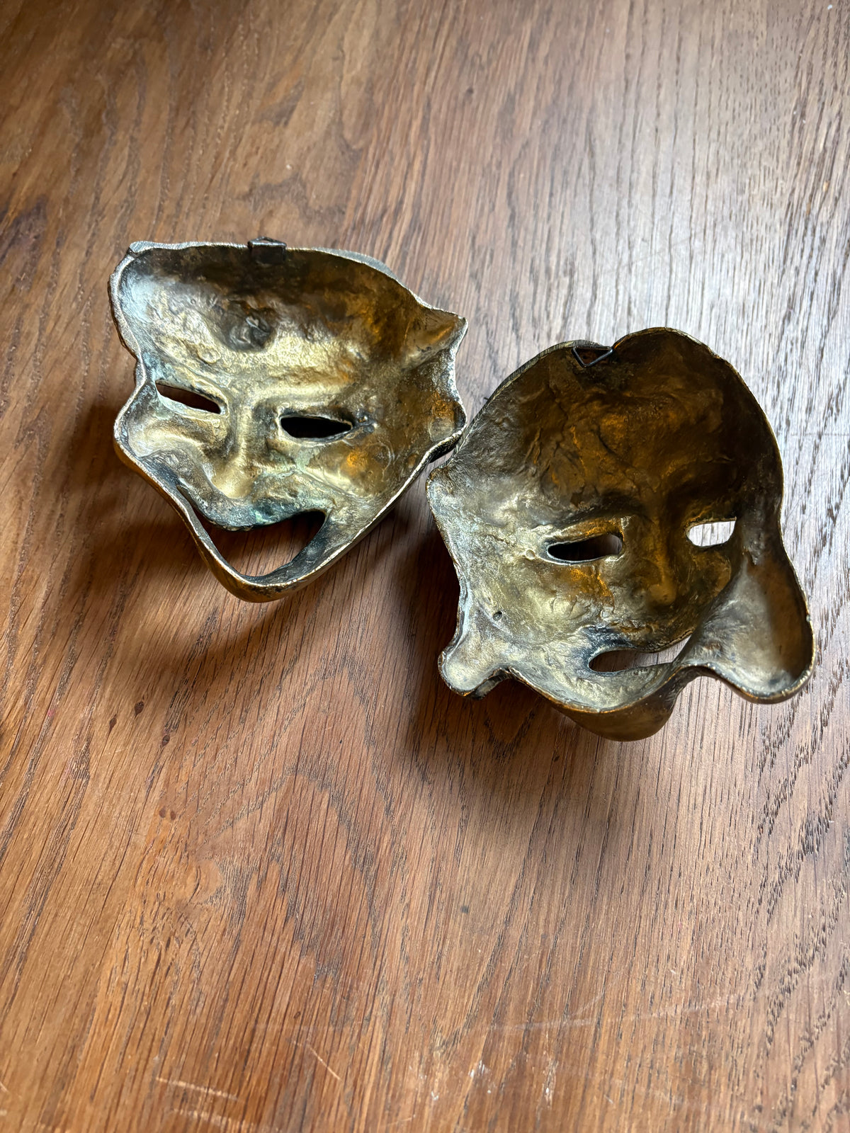 Bronzen theater maskers