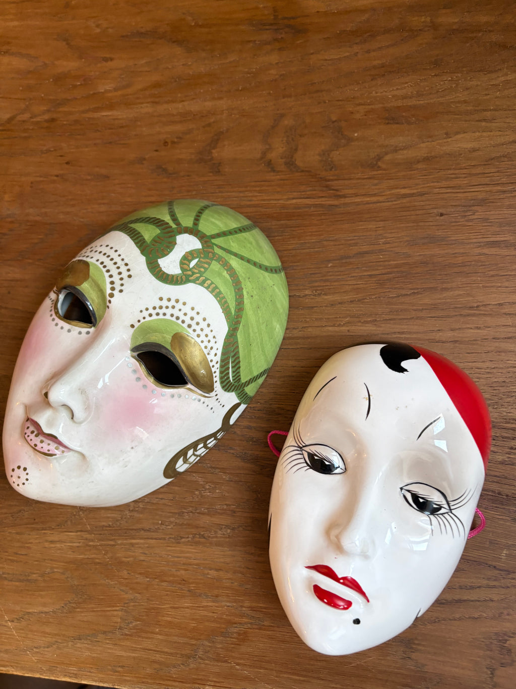 Theater maskers art deco stijl