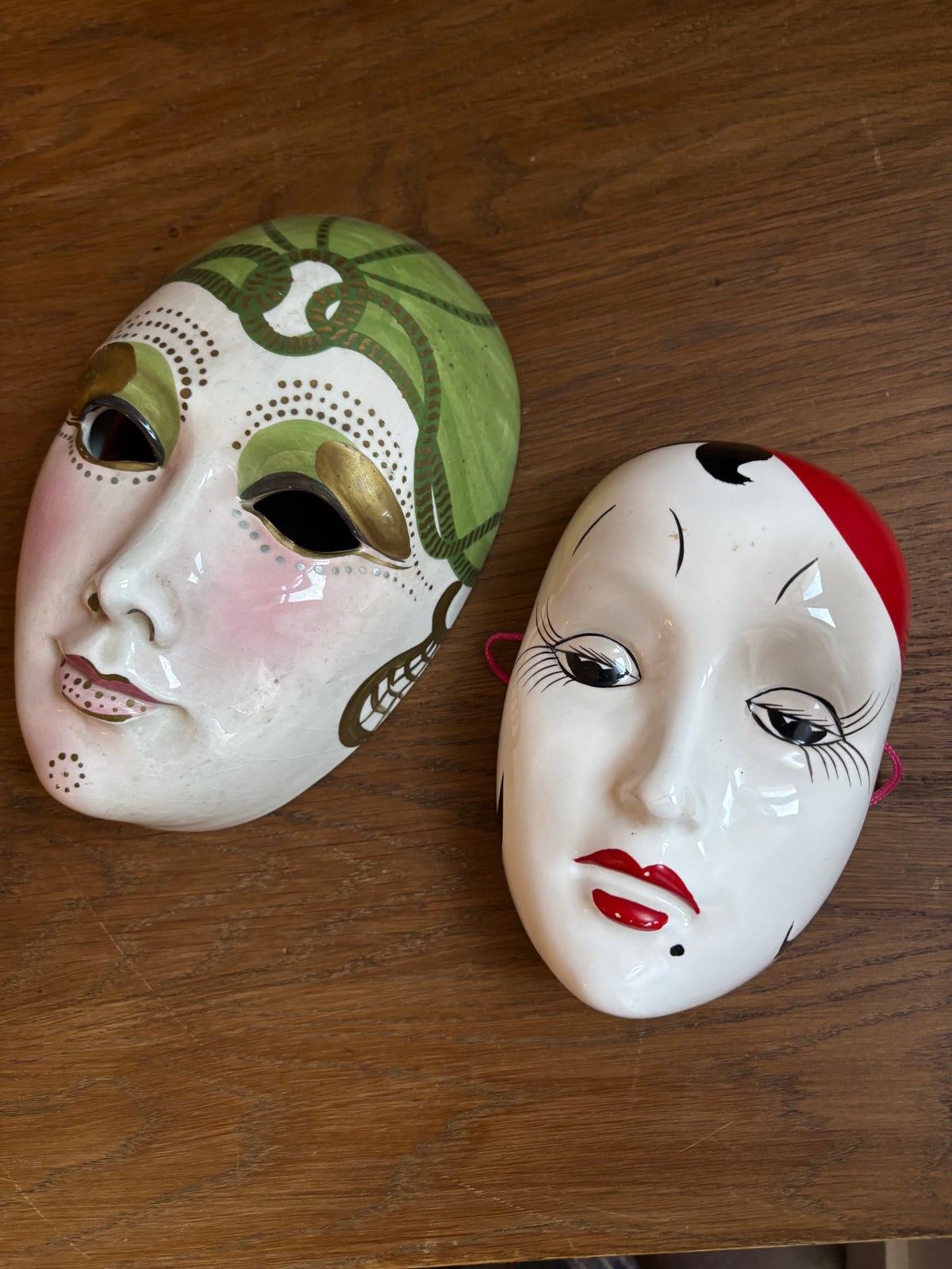 Theater maskers art deco stijl