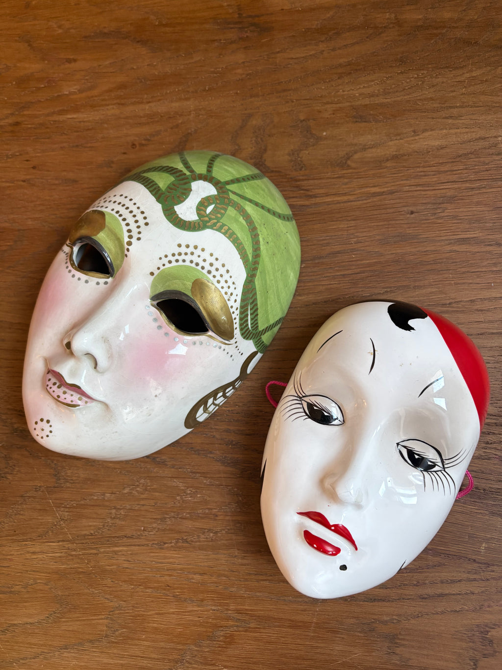 Theater maskers art deco stijl