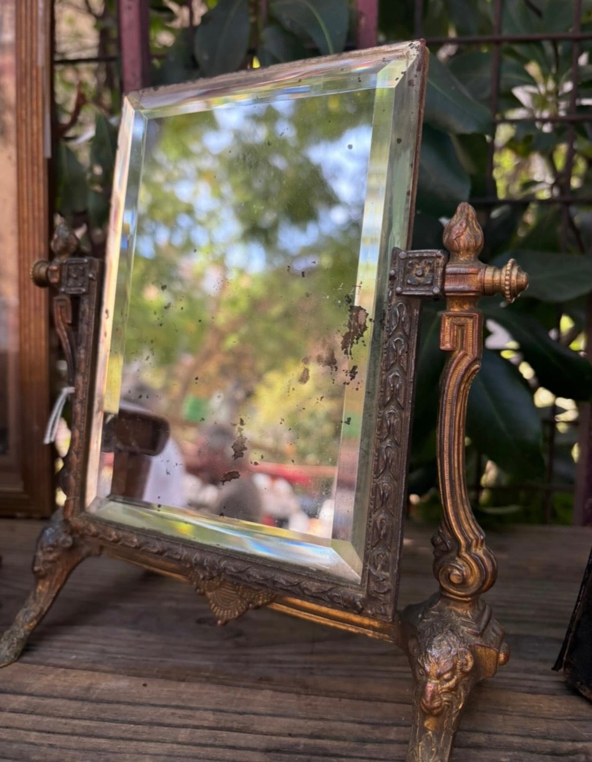 Elegante antieke psyche spiegel in bronzen frame uit 1920