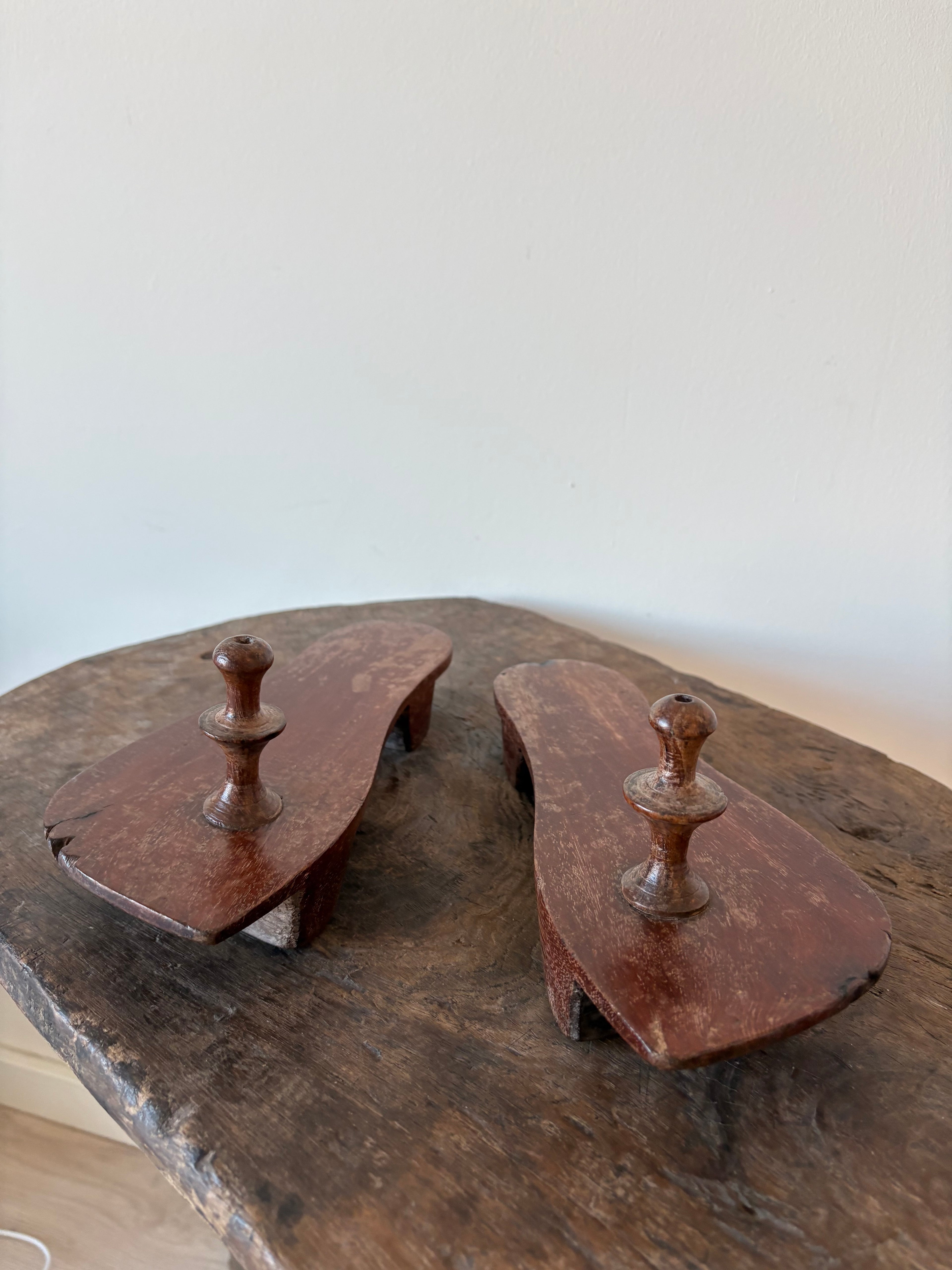 Khaddau, traditionele indiase houten sandalen