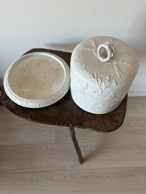 White Kaiser porcelain cloche