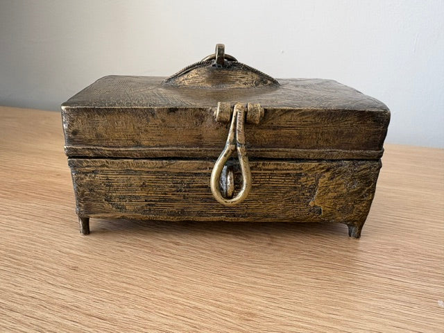 Antieke metalen doos afkomstig uit India